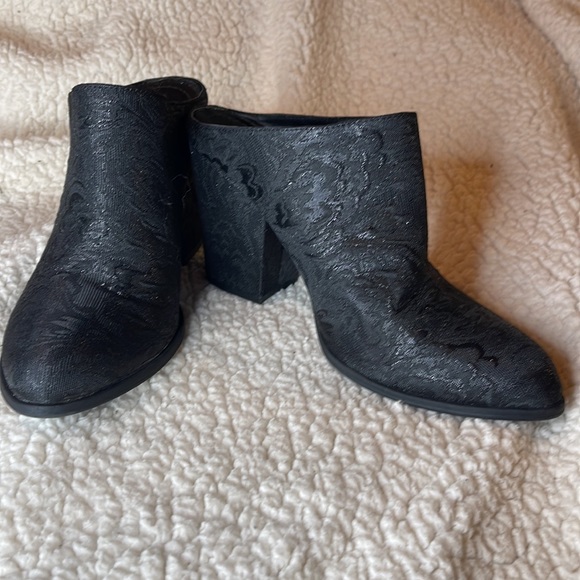 KENNETH COLE Womens Black Tap Dance Slip On Heeled Mules size 8.5 - Picture 13 of 14